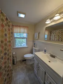 2 chambres, 2 salles de bain, 1100 pieds carrés, véranda, manger dans la cuisine, laveuse / sécheuse, barbecue à gaz - Image 2