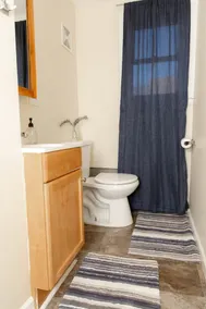 Large 4 Bedroom CT Home Comfy for Longer Stay - Image 4