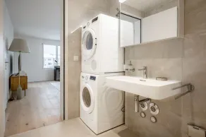 Trendy Wiedikon 2.0 Room w/ Storage & W/D, 3 min to Market, by Blueground - Image 3