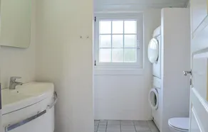 6 bedroom home in Ringkøbing - Image 4