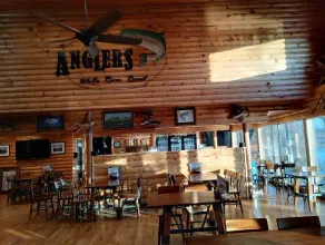 Anglers Riverfront Motel - Image 2