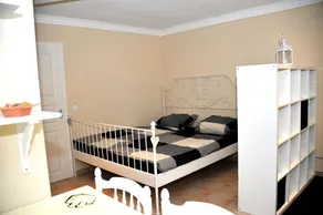 Brightly furnished non-smoking apartment in a quiet location - Image 4