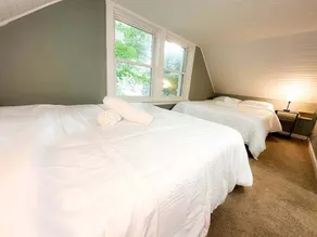 GREAT VALUE! 7 Beds, W/D, & Parking! - Image 5