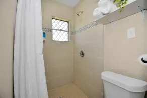 Spacious Home w/ King Bed - mid of Kemah and Galveston - Image 4