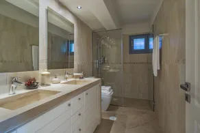 Secluded, Gorgeous villa with private pool and tennis court - Image 3