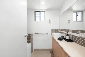 Stylish beachside unit 3 min walk to beach - Image 3