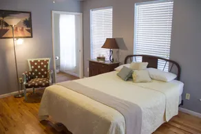 Baker Ford Apartment - Cheerful vintage 1 bedroom - Image 2