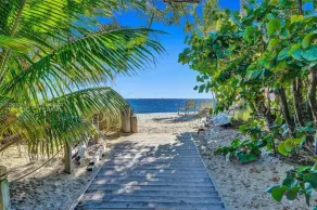 Private Beach 1 block away! Family sized condo with amazing patio - Image 4