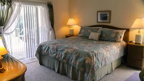 Private Heated Pool, Tropical Breezes from the Ocean, Only 10 Minutes to Beach! - Image 4