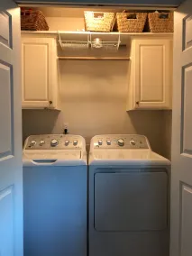 Charming 3 bed, 2 bath SW Portland home in the heart of quaint Multnomah Village - Image 3