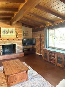 Quiet 3 acre Ranch Home with incredible mountain views!! - Image 2