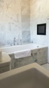 SW19 Rate frm £350pn Min stay applies professional holiday let T&C’s apply - Image 3
