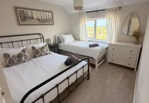 House Sleeps 7 With Enclosed Garden - Image 5