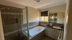 Woodlands Waterside Retreat - Image 3