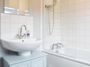 2 bedroom accommodation in York - Image 2