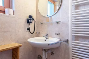 Apartment '3' with Mountain View, Shared Garden and Wi-Fi - Image 4