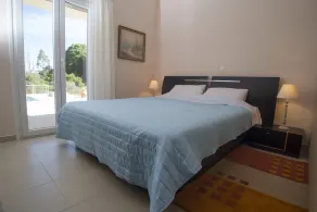 Villa paisible de 9 personnes avec piscine extra-large, à seulement 1 min à pied de la plage - Image 5