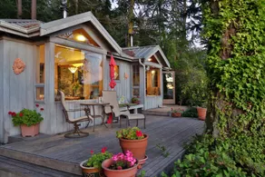 Charming Waterfront Cottage-NO CLEANING FEE-Water, Mountain & Sunset View - Image 5