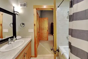 Retreat on Main Street - Image 3