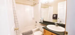 Private Hot Tub & BBQ, Open-Plan Living, Walk to Resort & Trails - Image 4