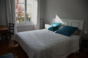 Bright, spacious apartment in town center - Image 4
