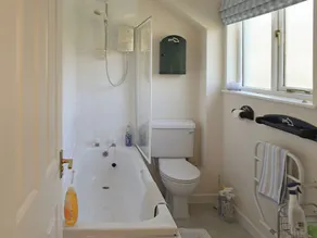 2 bedroom accommodation in Falmouth - Image 2
