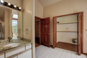 Spacious mountain home - Image 5
