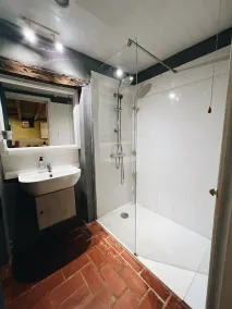 Charming 19th century cottage with private pool and garden - Image 2