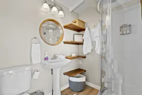 Waterfront Studio Apartment. Perfect for work or play. - Image 2