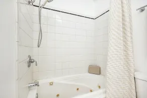 Modern Home in downtown Middletown! Walk to shops & restaurants! - Image 5