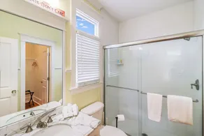Vues incroyables de cette maison de plage privée en bord de mer avec piscine chauffée et bain à remous - Image 4