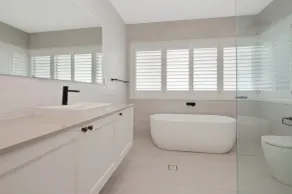 4 bedroom Hampton style home with theatre room. Close to CBD and beaches - Image 5