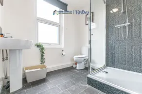 Rummeligt 3-værelses hus - Image 4