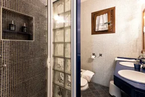 Vinarius Posada Rural. Habitación doble con terraza y servicios personalizados - Image 5