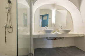 Illusion Cave Suite (Sea View) - Image 3