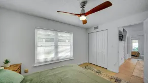 Oceanside 1st floor home, 1 block away from beach and 15 mins away from Mayo - Image 4