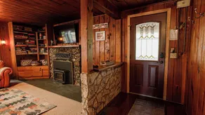 Lake, Hot Tub, Baby & Toddler Friendly, Walk to Town - Image 2