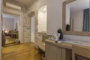 Tifani Luxury Rooms - Image 4