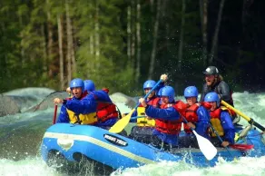 Vackra Riverfront Getaway In The Cascade Mountains - Image 2