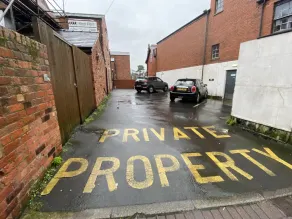 Boutique Apartment in great location with private parking - Image 4