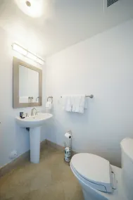 Fontainebleau Hotel 30. etage 3 soveværelser / 5 badeværelser (3 enheds suite) - Image 5