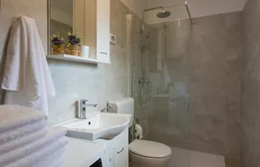 Beautiful Home In Orihi With Wifi - Image 3