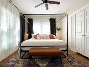 Spacious Dallas basecamp for the whole crew — stocked for families and groups, just minutes from the action and steps from vibrant Bishop Arts District. - Image 5