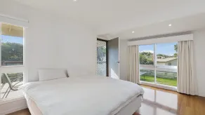 Beach Side - Free WIFI, Pet Friendly (FENCED) & Walk To The Beach - Image 4