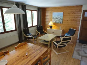 Spacious apartment surrounded by nature - Image 5