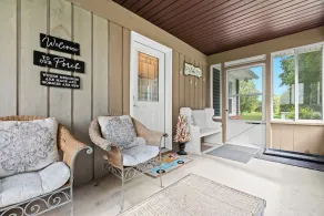 Cozy Cottage at Long Lake in Hartland with plenty of outdoor space! - Image 2