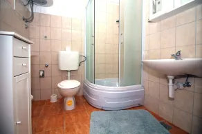 Apartamento para dos personas con terraza y vista al mar Tisno, Murter (A-5136-b) - Image 3