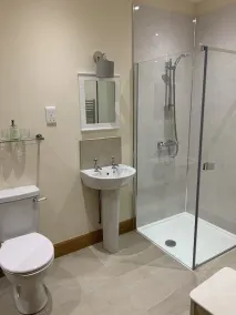 Pant Farmhouse - una casa con capacidad para 8 personas en 4 habitaciones - Image 3