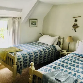 Et smukt 250 år gammelt stråtækt sommerhus tæt på Frenchman's Creek. 2 soveværelser - Image 4