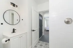 Perfect Near Downtown location! - Image 2